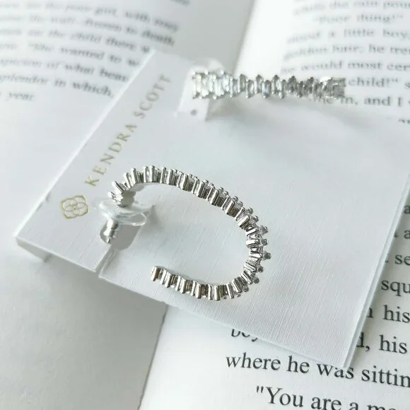 NEW Kendra Scott Juliette Silver White Crystal Oval Hoop Earrings - Picture 3 of 3